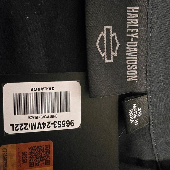 Harley-Davidson Men's Black Button Down with Orange Flame Design - Picture 3 of 3